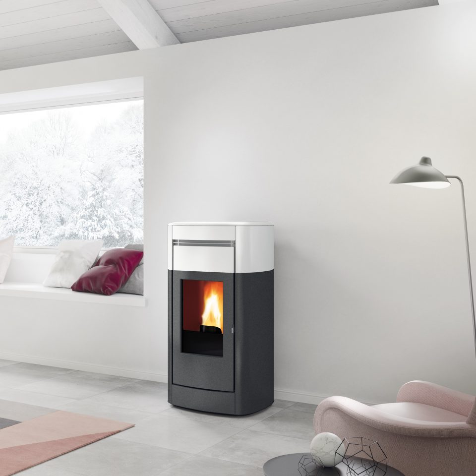 le poêle VYDA AIR TIGHT à une sortie sur le dessus coaxiale possible pour un gain de place optimal