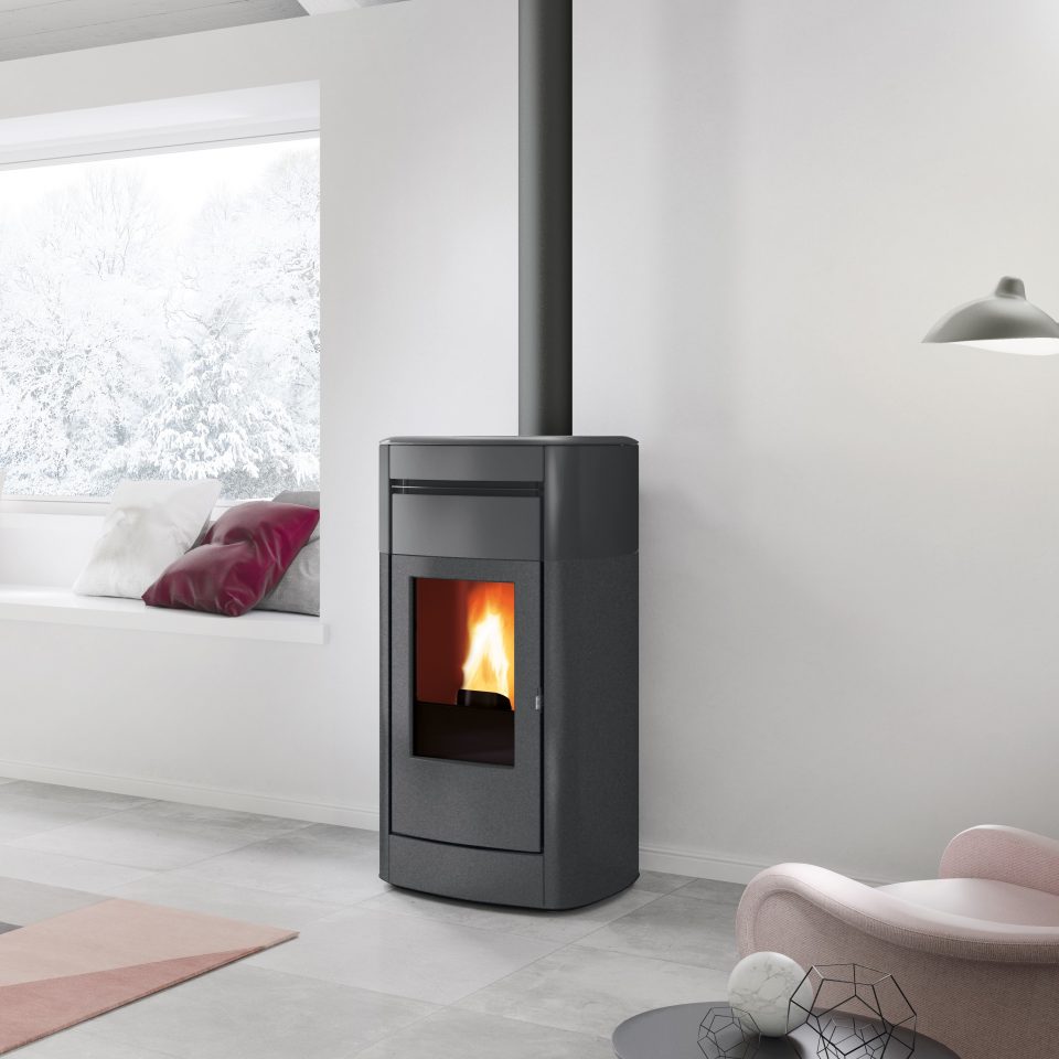 le poêle VYDA AIR TIGHT à une sortie sur le dessus coaxiale possible pour un gain de place optimal