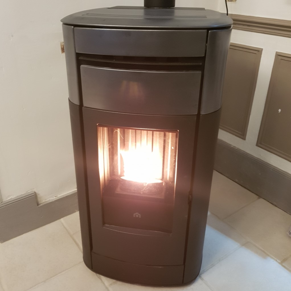 le poêle VYDA AIR TIGHT à une sortie sur le dessus coaxiale possible pour un gain de place optimal
